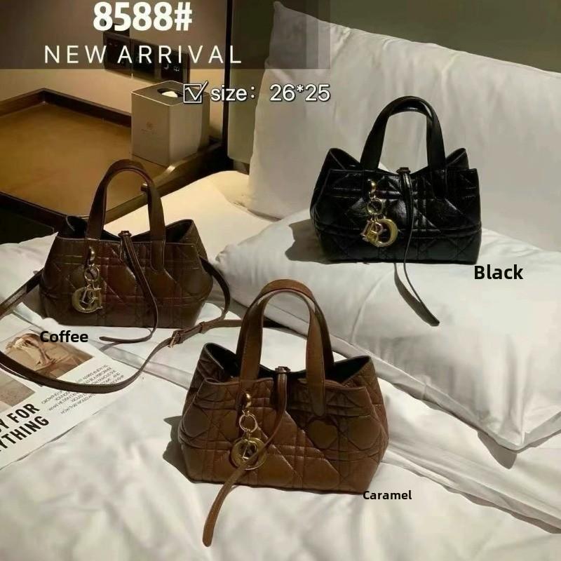 Internet celebrities with the same soft leather bag women's 2024 new trendy light luxury fashion large capacity handbag embroidered thread diamond bag