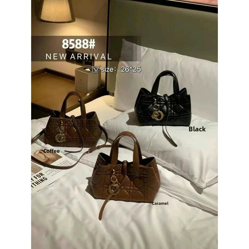 Internet celebrities with the same soft leather bag women's 2024 new trendy light luxury fashion large capacity handbag embroidered thread diamond bag