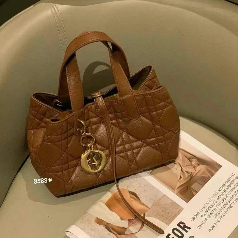 Internet celebrities with the same soft leather bag women's 2024 new trendy light luxury fashion large capacity handbag embroidered thread diamond bag