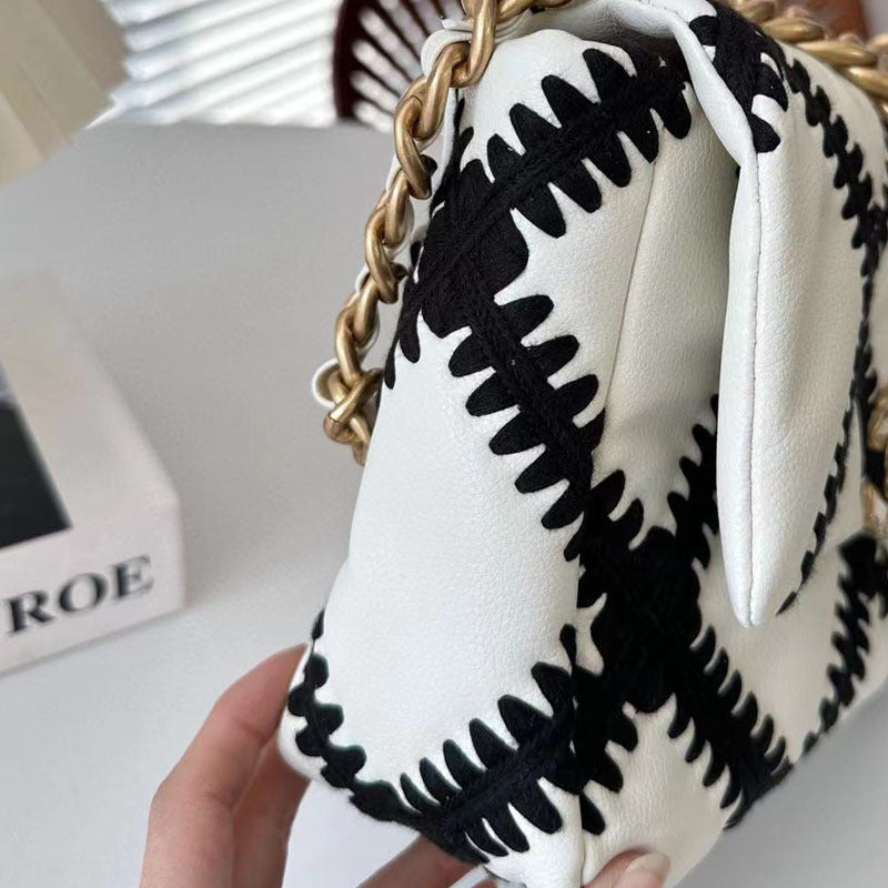 New embroidered women's bag chain bag messenger bag fashion trend street bag office workers white-collar dinner large capacity bag