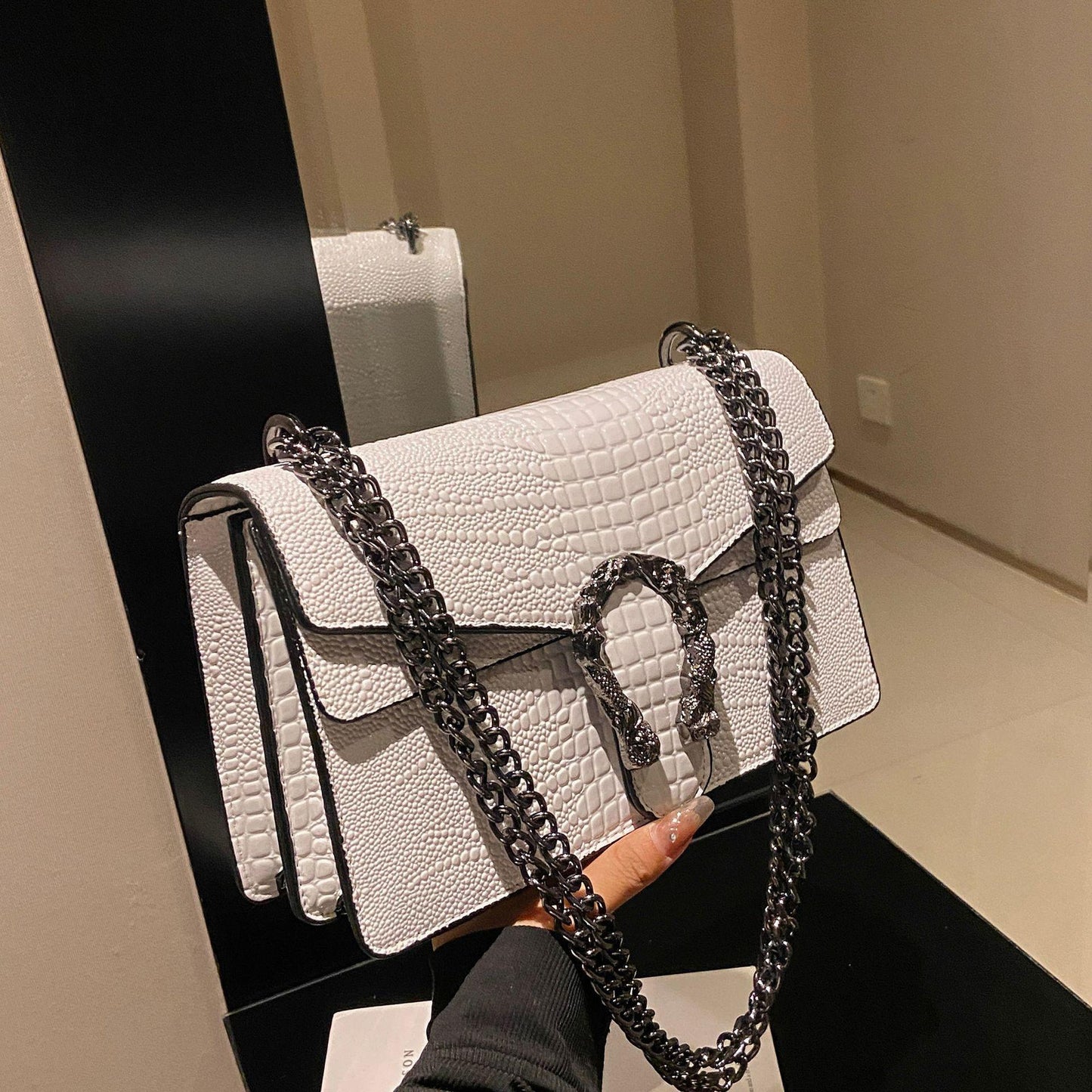 Bag Women's Bag 2024 New Versatile Korean Edition Fashion Small Square Bag Casual Foreign Style Printed Shoulder Bag Chain Bag